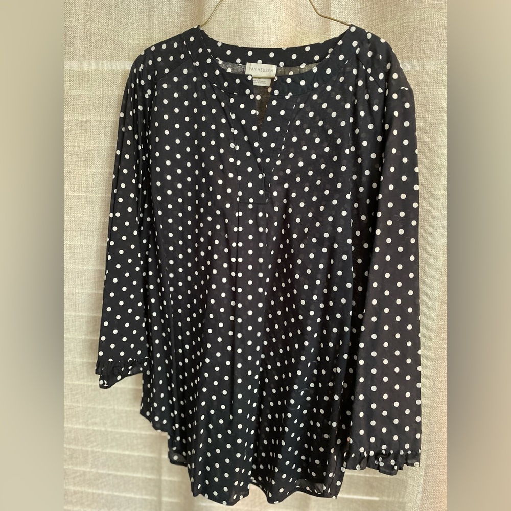 Womens Van Heusen top. Size medium. Very nice shirt. Only worn a few times.